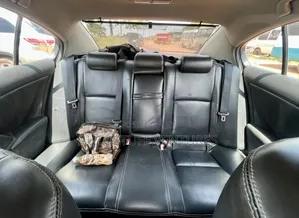 Toyota Avensis 2013 Silver