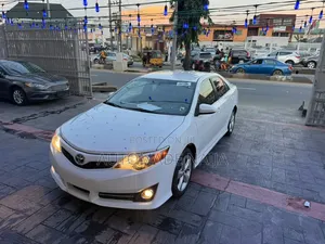 Toyota Camry SE 4dr Sedan (2.5L 4cyl 6A) 2013 White
