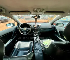 Toyota Avensis 2013 Silver