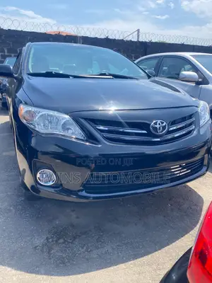 Toyota Corolla LE 4dr Sedan (1.8L 4cyl 4A) 2013 Black