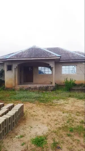 4bdrm Bungalow in Sunshine Estate, Igbogbo for sale