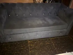 Couch 5 Seaters Plus Designer Table