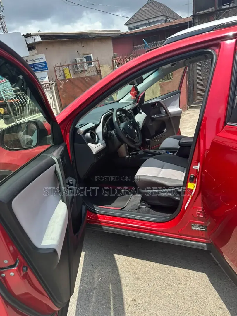 Toyota RAV4 2015 Red