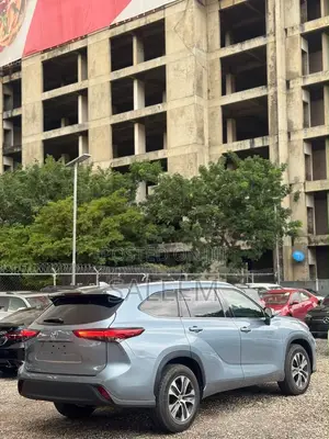 Toyota Highlander XLE 2022 Gray