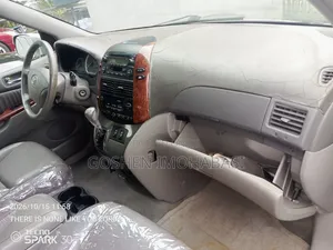 Toyota Sienna XLE AWD 2005 Silver