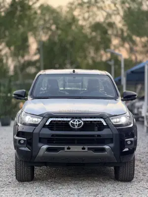New Toyota Hilux SR5+ 2026 Black