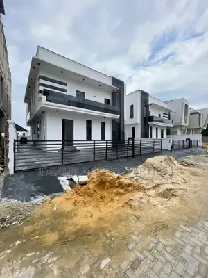 5bdrm Duplex in Chevron for sale