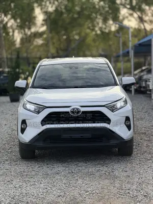 Toyota RAV4 XLE FWD 2023 White
