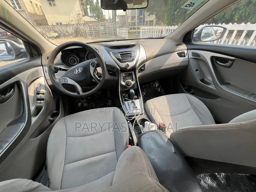 Hyundai Elantra 2012 Silver