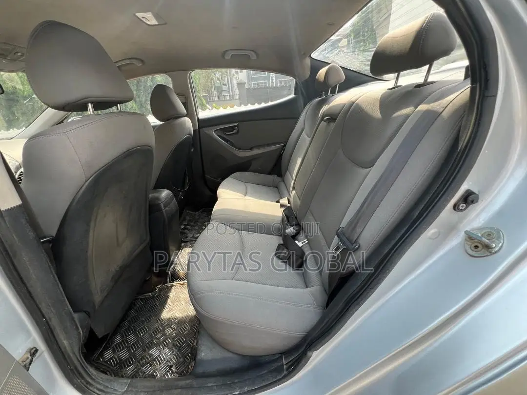 Hyundai Elantra 2012 Silver