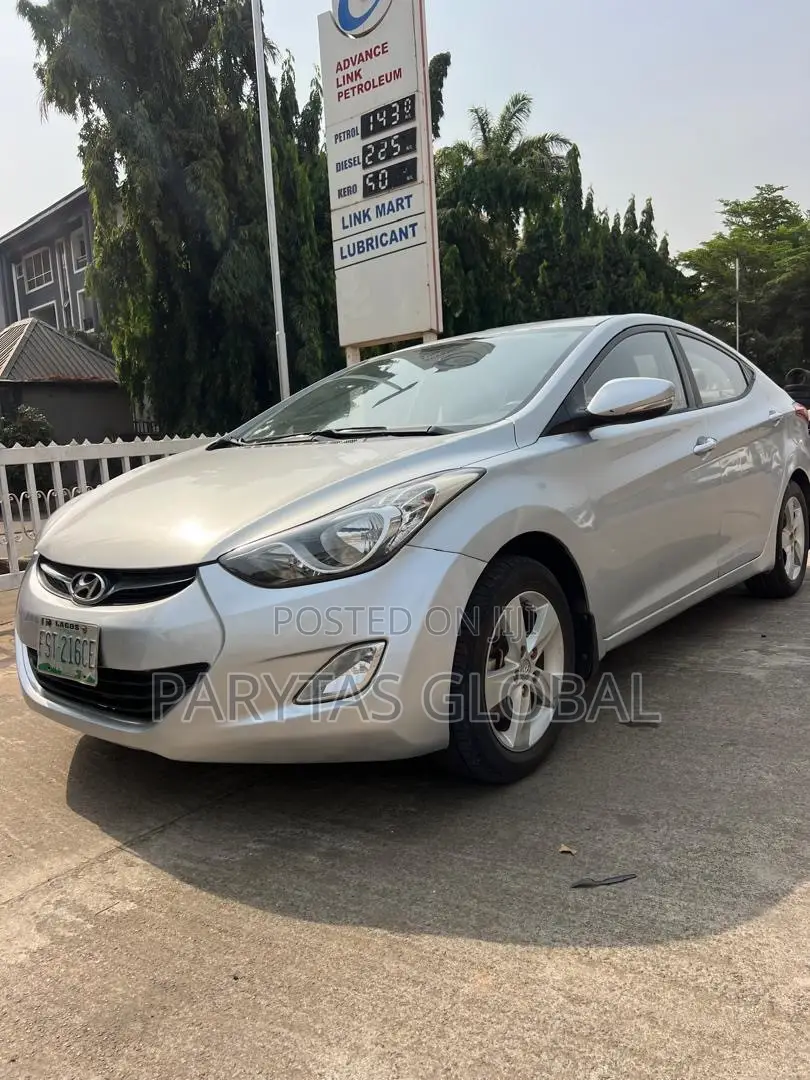Hyundai Elantra 2012 Silver