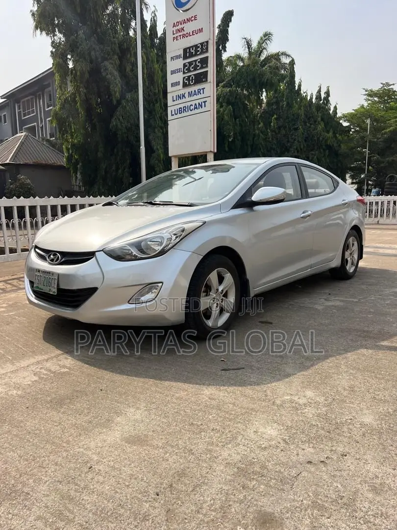 Hyundai Elantra 2012 Silver