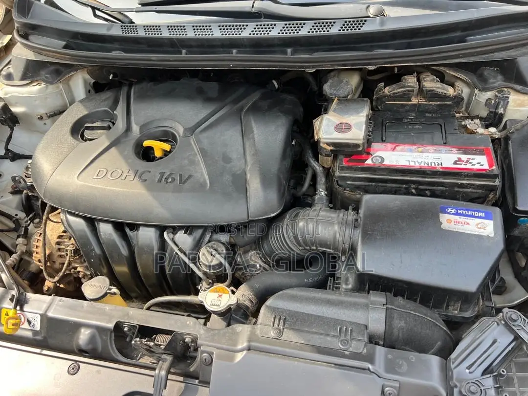 Hyundai Elantra 2012 Silver