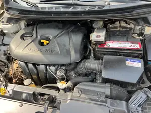 Hyundai Elantra 2012 Silver