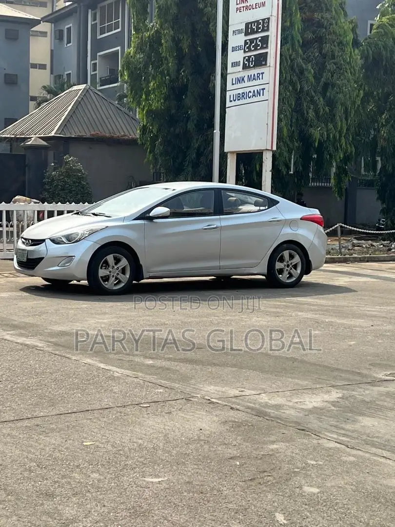 Hyundai Elantra 2012 Silver