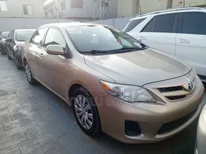 Toyota Corolla LE 4dr Sedan (1.8L 4cyl 4A) 2012 Gold
