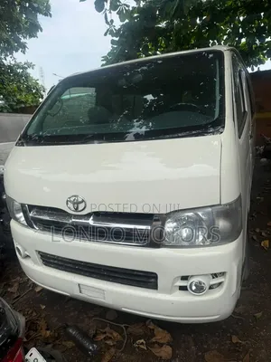 Toyota HiAce 2014 White