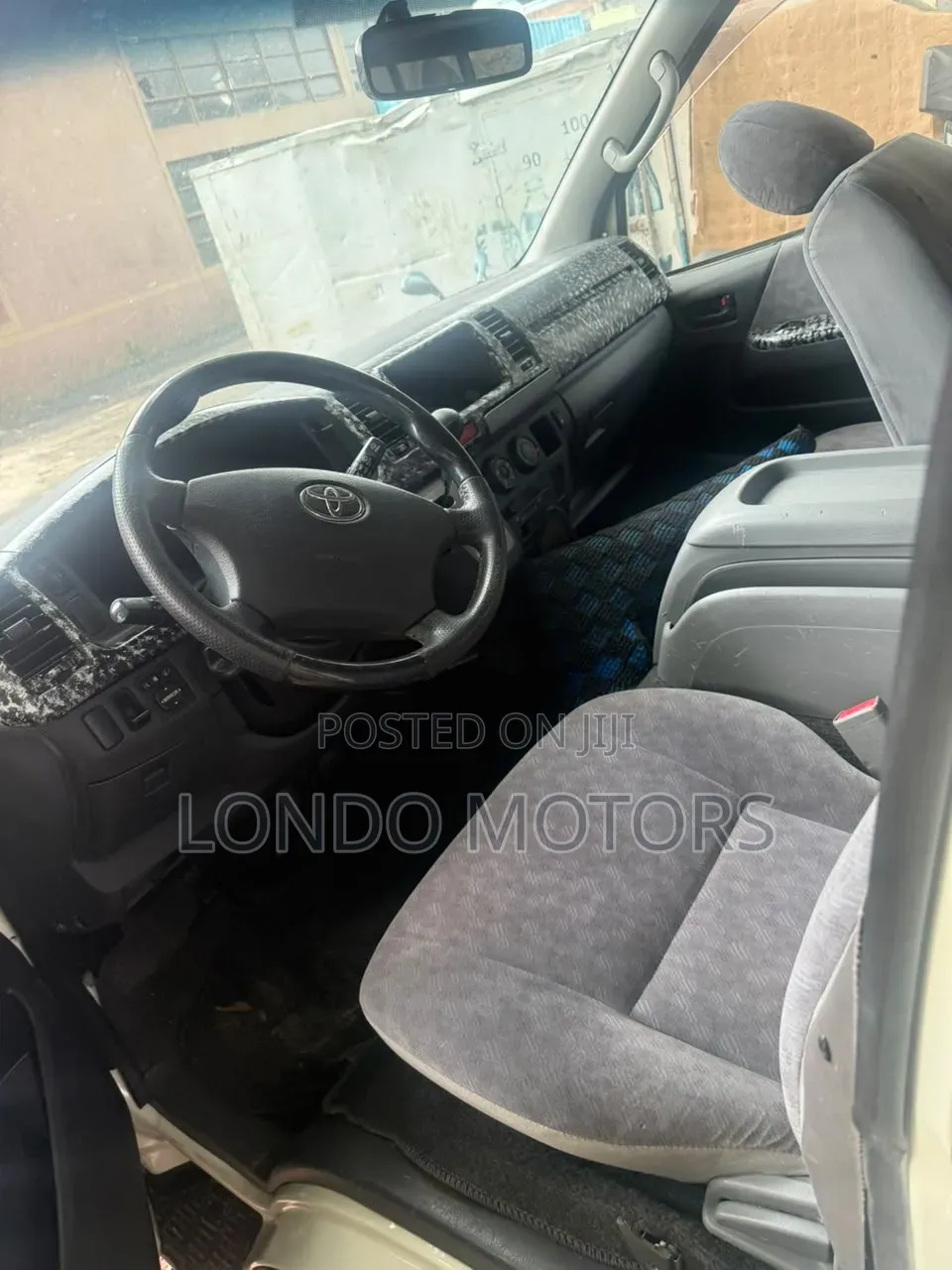 Toyota HiAce 2014 White