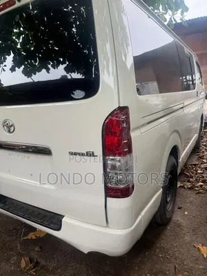 Toyota HiAce 2014 White