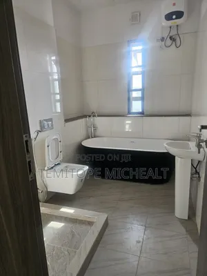 4bdrm Townhouse / Terrace in Main Wuye for rent