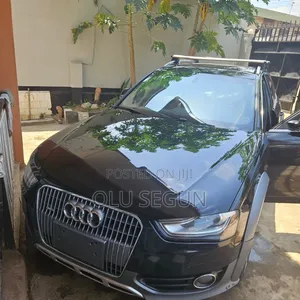 Audi A4 2.0T Prestige quattro 4dr Sedan AWD (2.0L 4cyl Turbo 6M) 2015