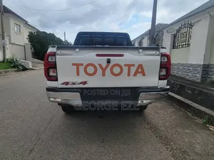 Toyota Hilux 2023 White