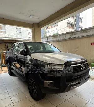 New Toyota Hilux SR5+ 2026 Black