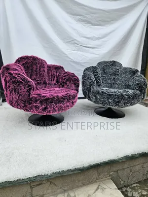 Exquisite Swivel Chair / Visitors Chair