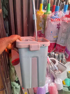 Hands-Free Microfiber Flat Mop and Squeeze Bucket Set (Brand New)