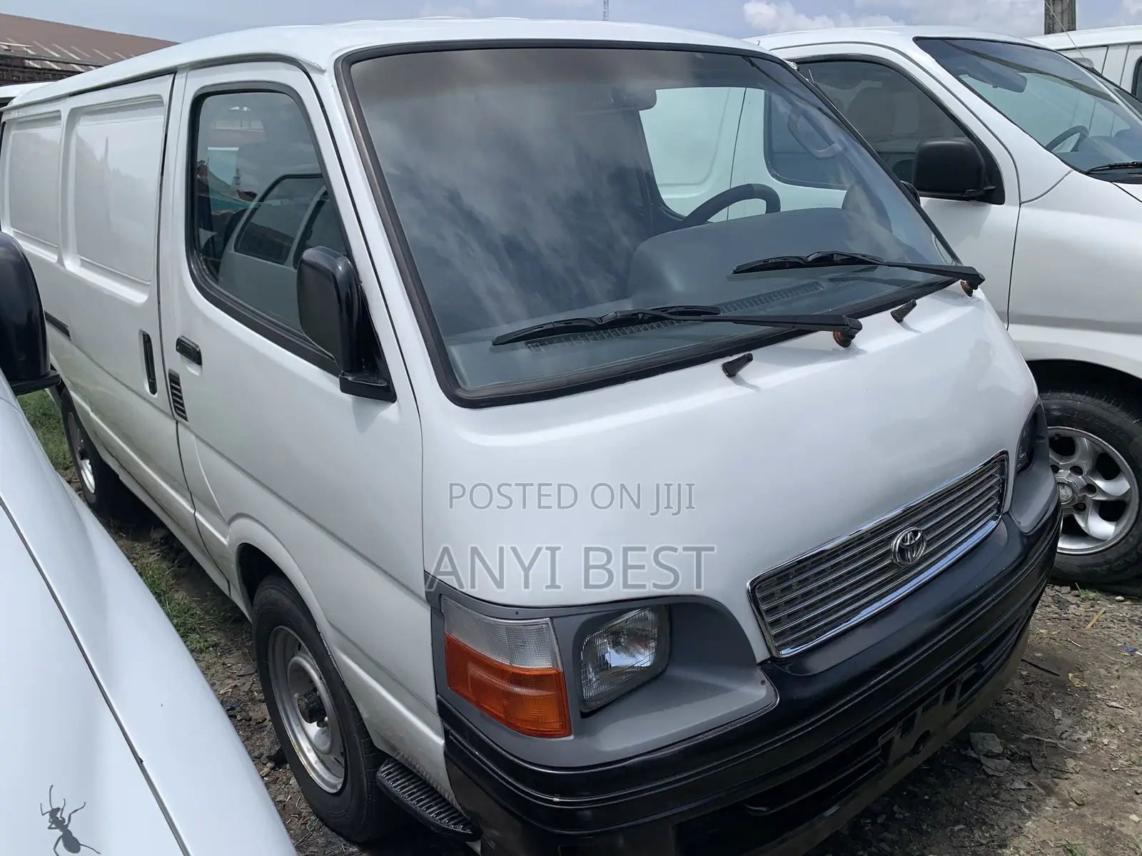 Toyota HiAce 2000 White