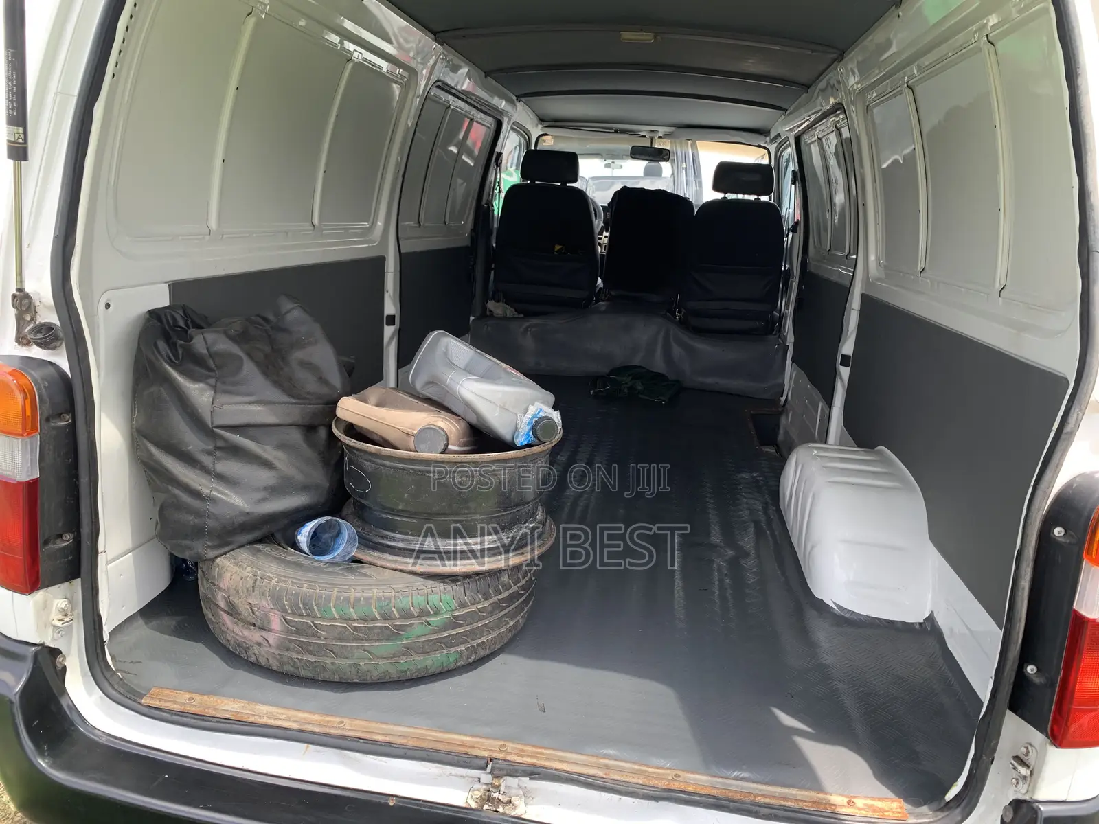 Toyota HiAce 2000 White