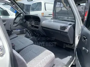 Toyota HiAce 2000 White
