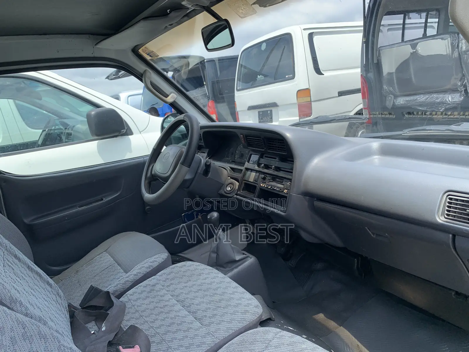 Toyota HiAce 2000 White