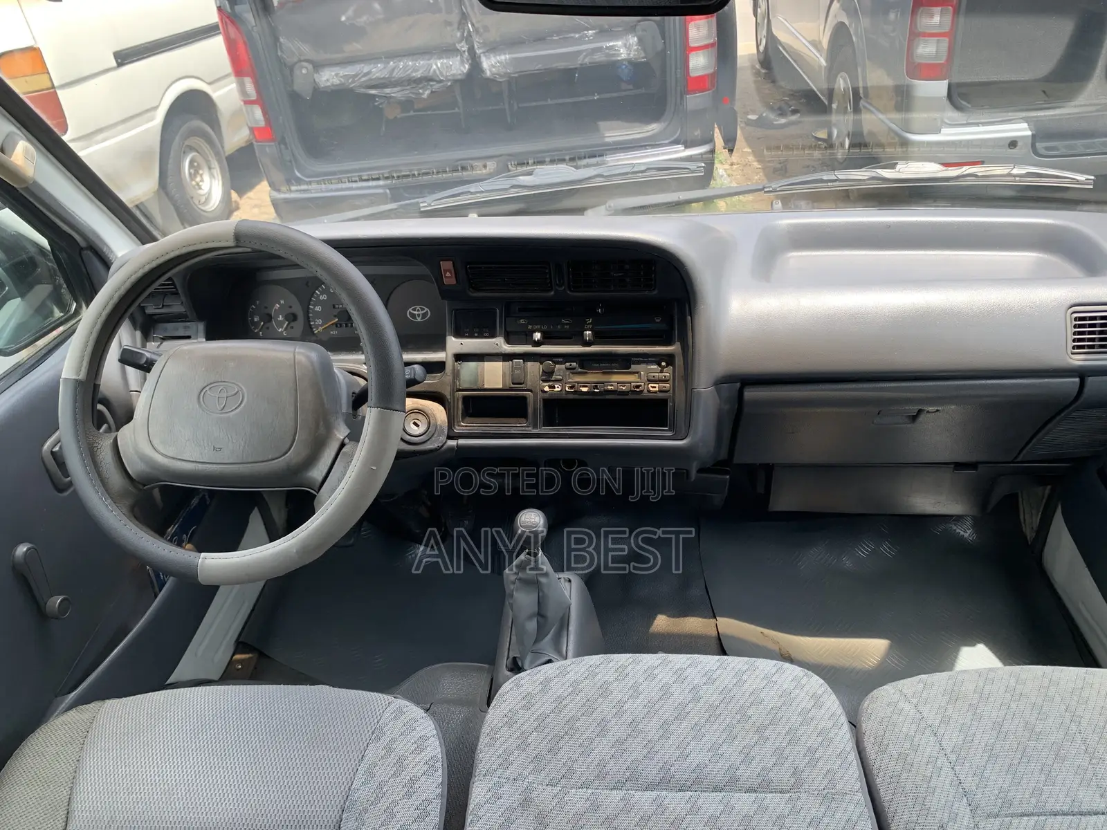 Toyota HiAce 2000 White