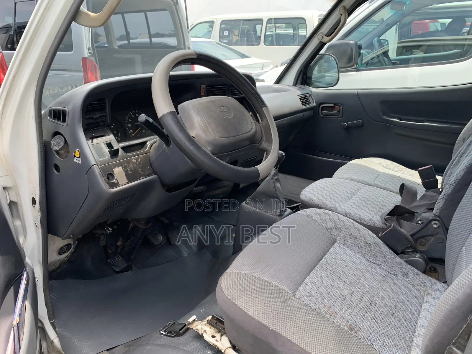 Toyota HiAce 2000 White