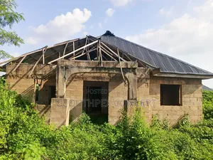 4bdrm Bungalow in Idi-Oke Estate for sale