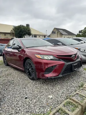 Toyota Camry SE FWD (2.5L 4cyl 8AM) 2018 Red