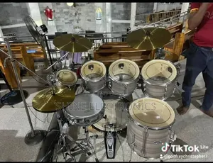 Pearl 7 Sets Drum Set