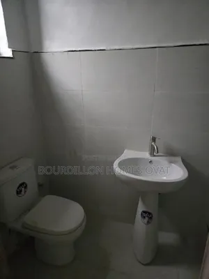4bdrm Duplex in Harris Drive By Vgc for rent
