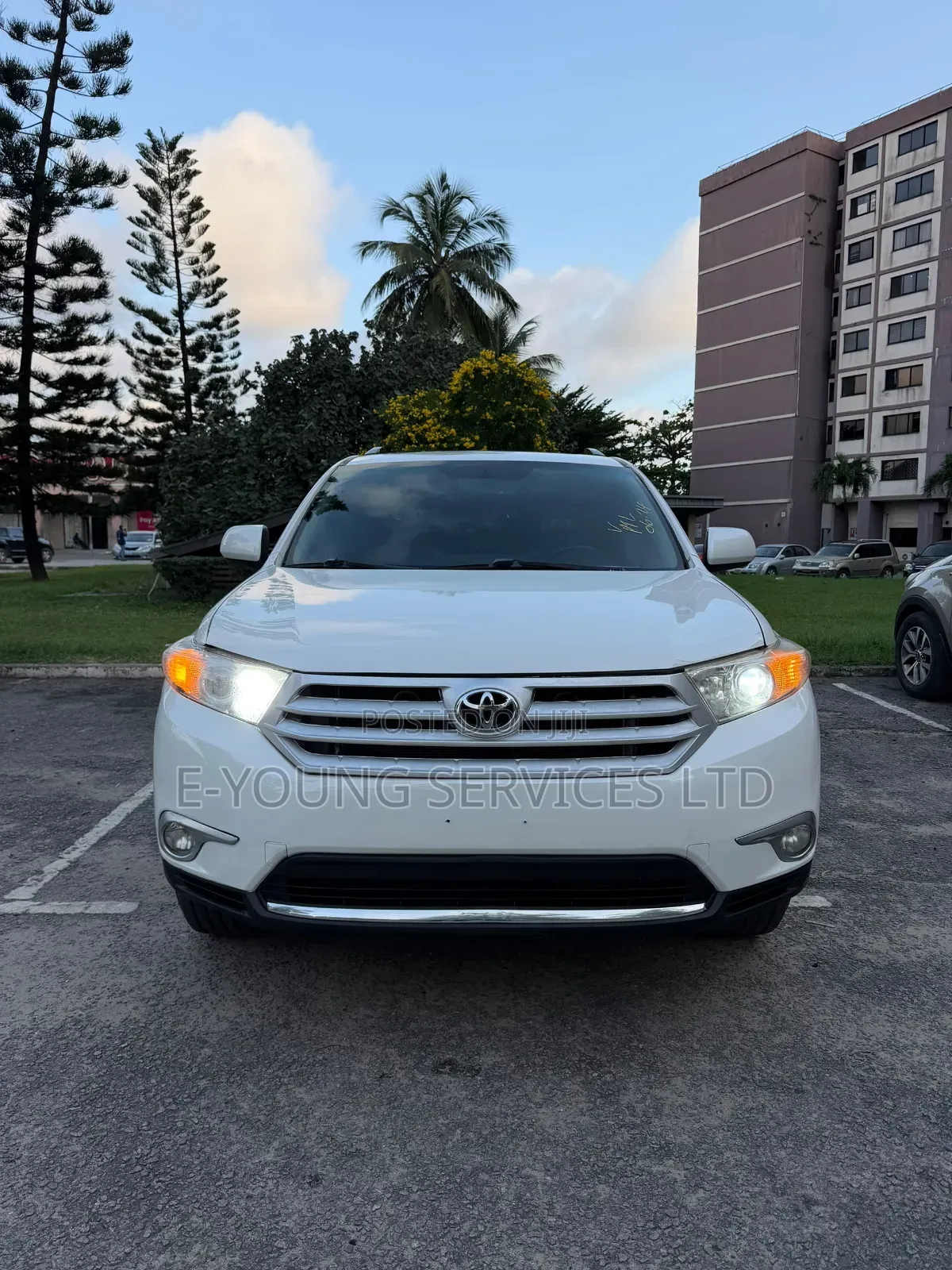 Toyota Highlander SE 2011 White