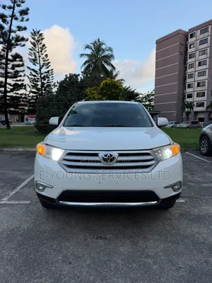 Toyota Highlander SE 2011 White