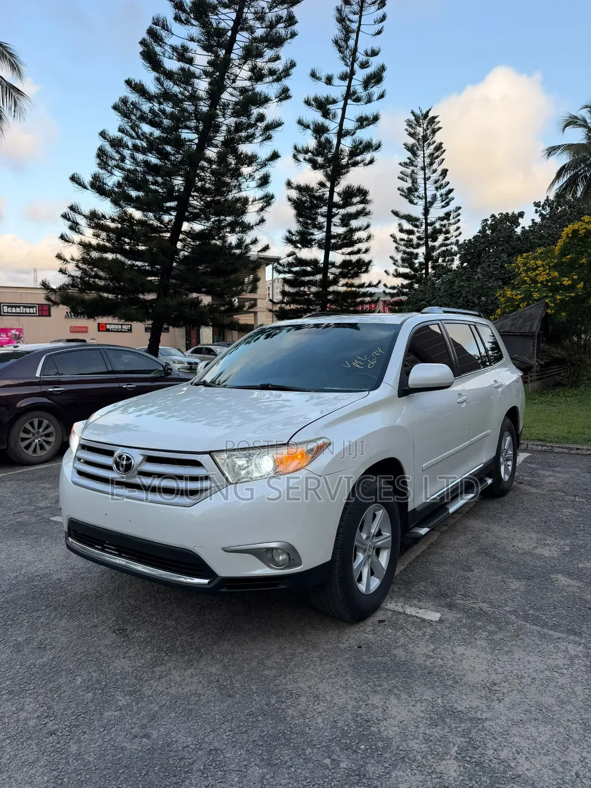 Toyota Highlander SE 2011 White