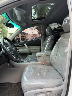 Toyota Highlander SE 2011 White