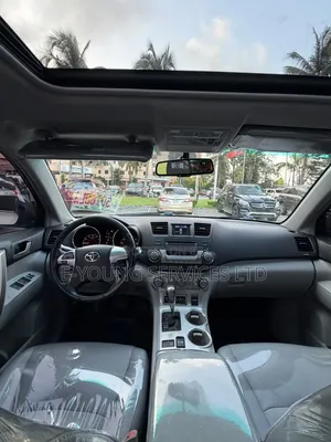Toyota Highlander SE 2011 White