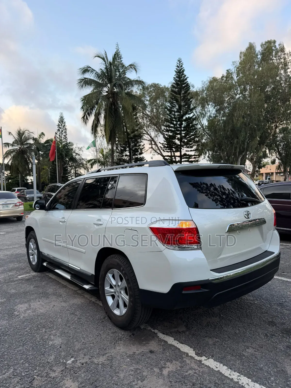 Toyota Highlander SE 2011 White