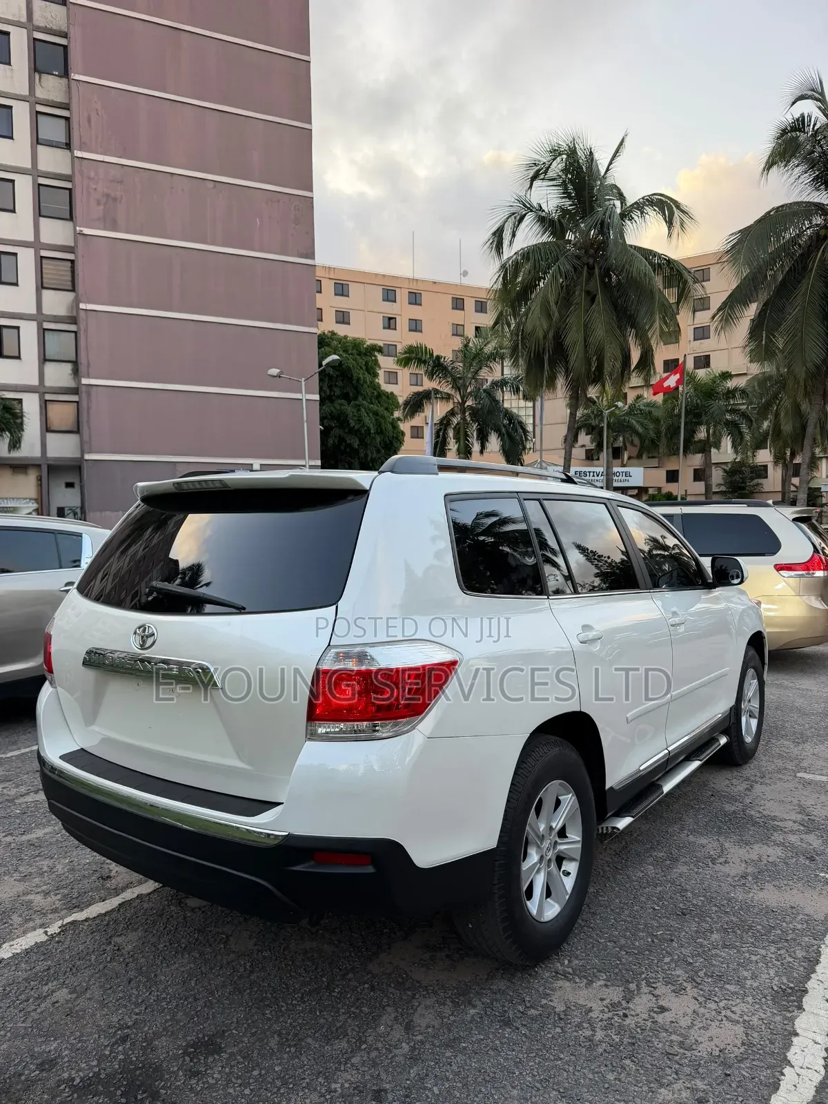 Toyota Highlander SE 2011 White