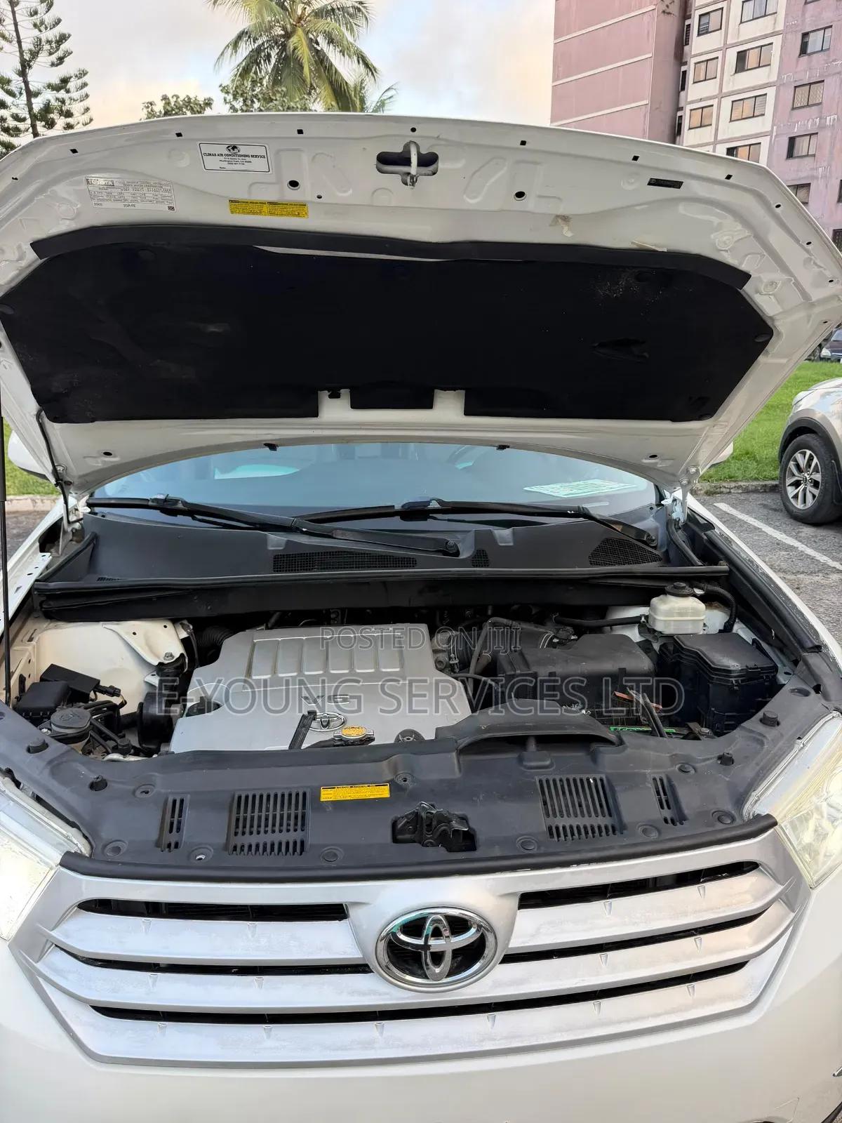Toyota Highlander SE 2011 White