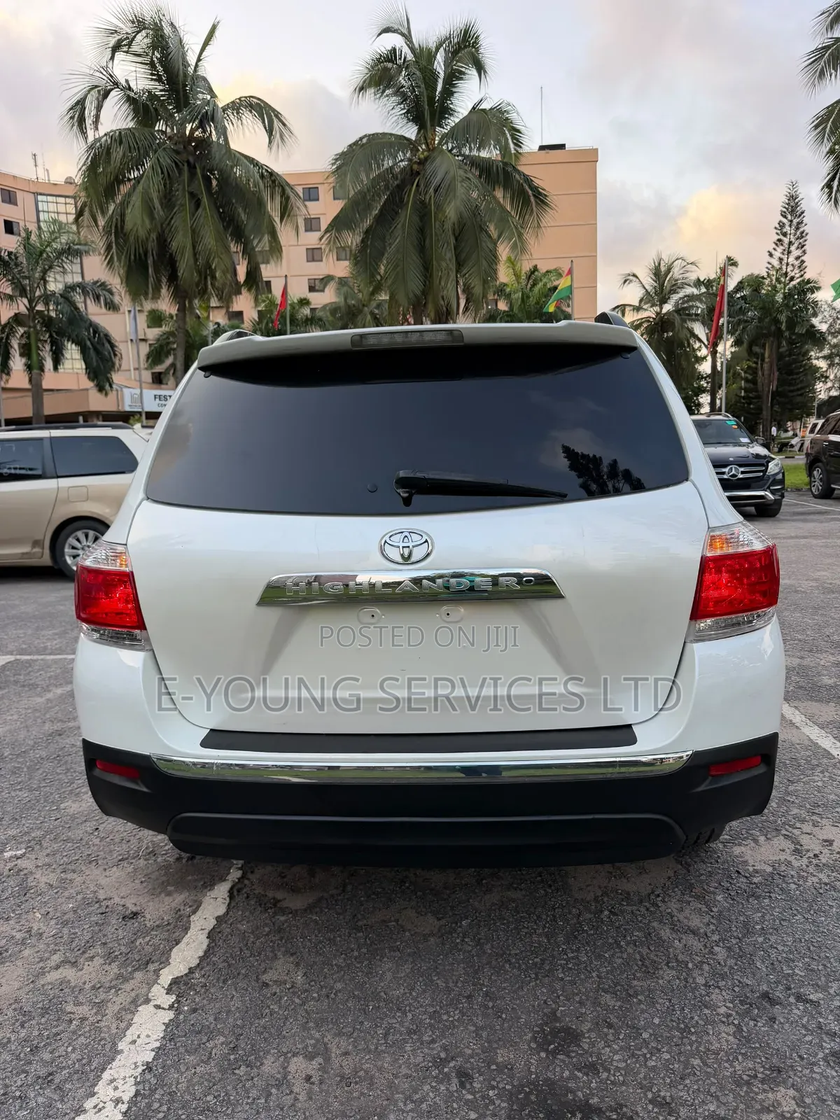 Toyota Highlander SE 2011 White