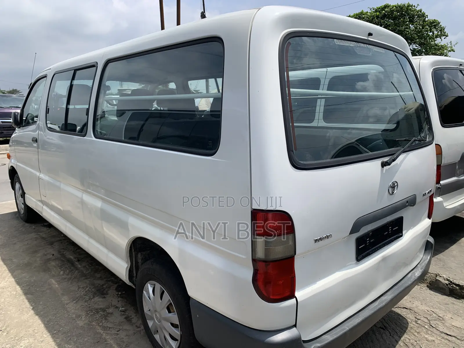 Toyota HiAce 2005 White