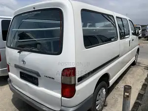 Toyota HiAce 2005 White
